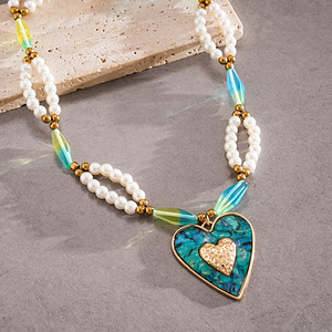 Collar con colgante en forma de corazón para mujer, cadena con cuentas de perlas de imitación, concha de resina chapada en oro, estilo bohemio, joyería para uso diario - Product Image 5