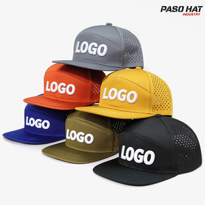 Cappello Snapback Sportivo OEM Personalizzato da Uomo a 6 Pannelli con Visiera Piatta e Logo Ricamato, Cappello Perforato con Fori Tagliati al Laser - Product Image 1