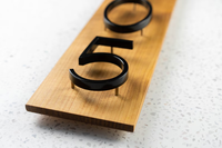 Panneaux Braille ADA Personnalisés, Panneaux de Signalisation, Plaques de Porte, Plaques de Numéros de Bureau, Plaques de Numéros de Chambre d'Hôtel, Plaques de Numéros pour Magasins, Bars et Maisons