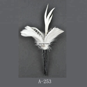 Spilla per Cappello con Fiore di Piume Fatto a Mano HY per il Capo di Cerimonia, lo Sposo e la Sposa, Spilla Personalizzata per Matrimonio - Product Image 3