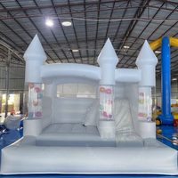 Château gonflable d'extérieur combiné avec toboggan, location de château gonflable de luxe blanc