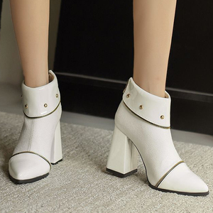 Bottines à talons carrés hauts en daim patchwork pour femmes, grande taille 48, avec fermeture éclair décorative et rivets métalliques, idéales pour les pieds larges - Product Image 4