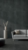 Carreaux de porcelaine pleine masse noirs modernes 600x1200 effet pierre antique, surface mate pour sol et rainurés 3D pour mur, design d'espace intégré