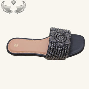 Sandales et pantoufles plates pour femmes, <span class=keywords><strong>de</strong></span> haute qualité, tendance, été, nouveau design, décontractées, avec strass, pour l'extérieur - Product Image 4