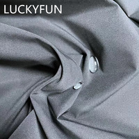 Fournisseur de tissus 30D T800 Taffetas tissé coupe-vent imperméable et résistant à l'eau 100% polyester pour vestes et vêtements de neige pour garçons et filles
