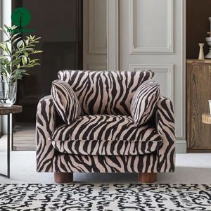 Poltrona Moderna ed Elegante Moontree con Schienale Incrociato, Rivestimento in Tessuto con Motivo Zebrato, Sedia Singola in Legno <span class=keywords><strong>per</strong></span> Soggiorno e <span class=keywords><strong>Camera</strong></span> da Letto - Product Image 1