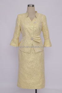 Ensemble jupe deux pièces élégant pour femme grande taille, brodé floral, en satin, style printemps, avec boutons décoratifs, idéal pour l'église - Product Image 4