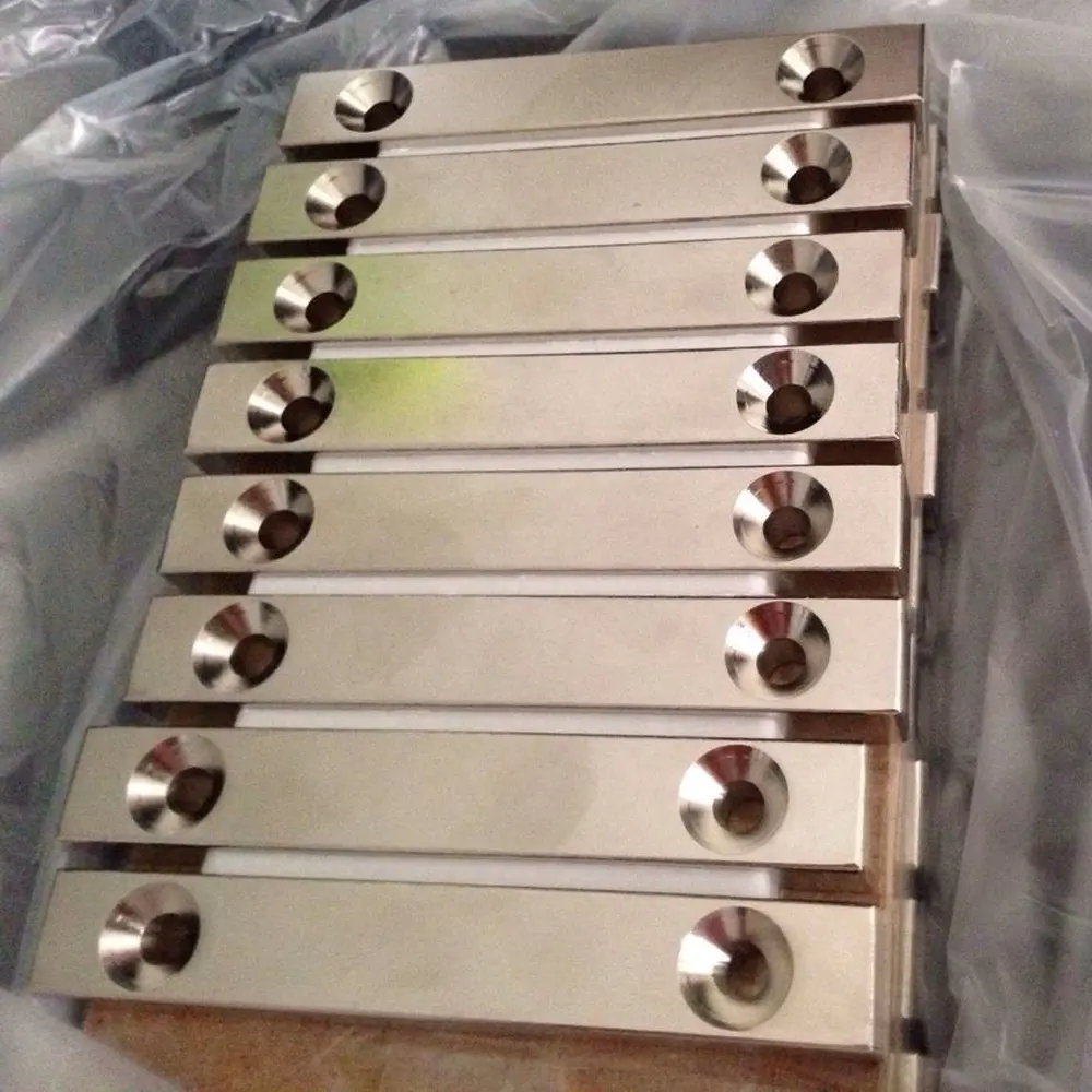Starker Block-Seldartern-Magnet 100 mm langer rechteckiger Counter-Sinken-Neodymium-Magnet mit Schraublöchern