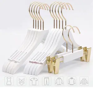 Aangepaste 2023 Nieuwigheid Haak Type Wit Traditionele Houten Hangers Voor Kast Badkamer Kleding Speciaalzaken Display