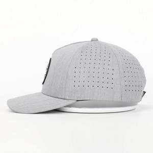 Gorra de Béisbol Personalizada para Hombre, 5 Paneles, Gris Jaspeado, con Orificios Cortados con Láser, Logotipo de PVC en Relieve, Impermeable - Product Image 3