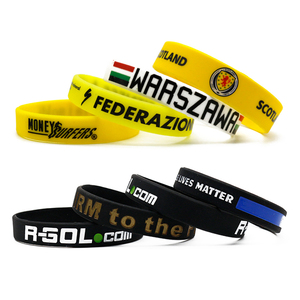 סיטונאי זול מותאם אישית גומי debossed לוגו צבע מלא יד להקות סיליקון צמיד צמיד למכירה - Product Image 5