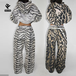 Tuta con Cappuccio <span class=keywords><strong>Oversize</strong></span> Personalizzata con Stampa Leopardata o Tigrata, Pantaloni a Gamba Larga, Completo Sportivo da <span class=keywords><strong>Donna</strong></span>, Abbigliamento Streetwear - Product Image 4