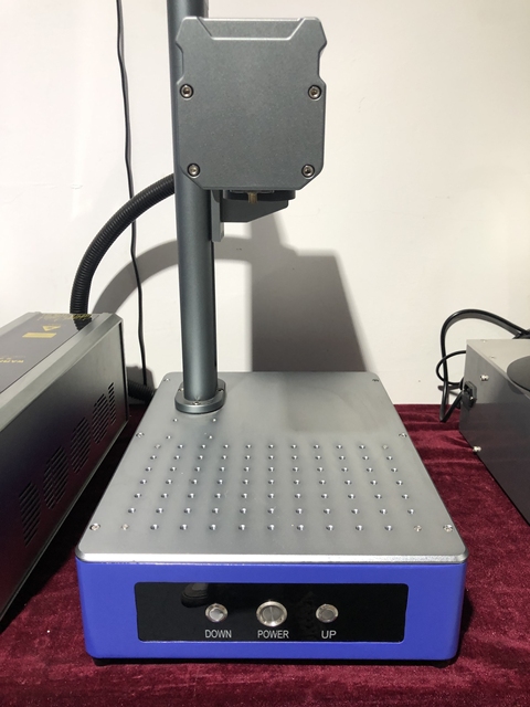20W/30W Fiber Laser Marking Machine 110x110/150x150mm Permanent Engraving for Metal Plastic QR Code Barcode PLT BMP
