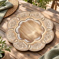Assiette de présentation de luxe en plastique de 13 pouces, motif floral gaufré, effet antique texturé, pour décoration de réceptions de mariage et banquets
