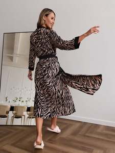 Sfy-y5069 Robe longue sexy, kimono, peignoir érotique à fente latérale, pyjama maxi, vêtements de nuit, robe de soirée en satin, pyjama - Product Image 5