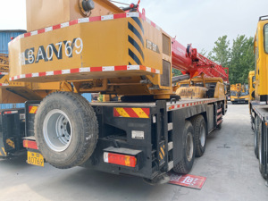 Grue sur camion hydraulique Sany d'occasion de 25 tonnes à prix abordable, idéale pour les travaux lourds sur les chantiers de construction - Product Image 6