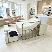 Fauteuil de lavage de luxe moderne pour salon avec bac en céramique blanc, cadre en métal doré, lit de lavage en cuir PU avec bac séparé