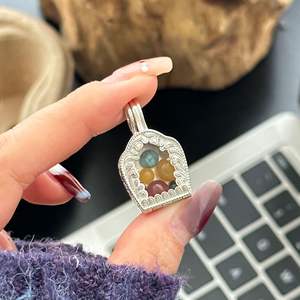 Pendentifs Charms en Argent Pur S925 Luxe Léger Nouveau Style Chinois Haut de Gamme Entièrement Sertis de Diamants Rubis Sang de Pigeon - Product Image 1