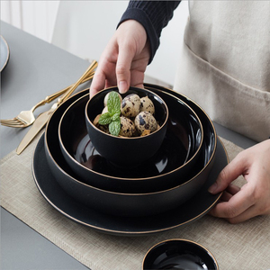 Venta al por mayor de Oro Negro borde plano filete redondo plato de vajilla de porcelana - Product Image 3
