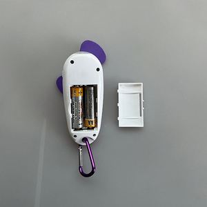 Porte-clés personnalisé avec impression de logo, lampe torche LED miniature à piles, format poche, avec mousqueton, pour les fans de sport - Product Image 4