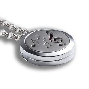 Collar de Metal Antiguo con Diseño Típico de Alta Calidad, Forma Redonda, para Perfume o Aceite Esencial - Product Image 4