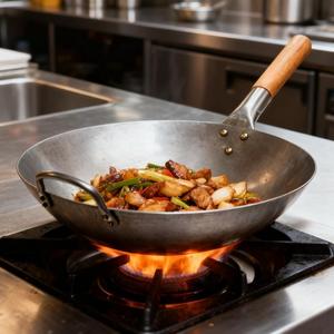 Trung Quốc truyền thống thép carbon Chảo rèn chảo với tay cầm bằng gỗ - Product Image 1