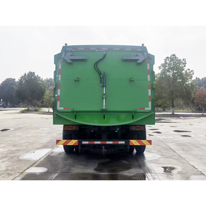 Camión barredor de carreteras Isuzu de 7 cbm con diésel y aspiradora para succión de polvo - Product Image 5