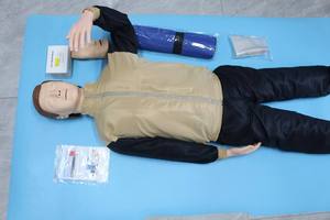 หุ่นจำลองการทำ <span class=keywords><strong>CPR</strong></span> แบบเคลื่อนที่ขั้นสูง พร้อมระบบแสดงผลแบบเรียลไทม์ ระบบช่วยหายใจอัตโนมัติ และระบบให้คะแนนอัตโนมัติสำหรับการฝึกอบรมฉุกเฉิน - Product Image 4