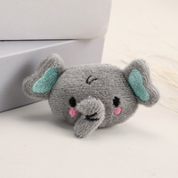 Broches et accessoires en peluche de style coréen 2025 : Tigre, Voiture, Avion, Abeille, Lapin, Cochon, Ours à visage souriant, Fraise, Animaux de dessin animé