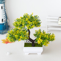 Décoration de table de bureau à domicile en gros d'usine Mini plantes artificielles de pin vert bonsaï avec des pots en plastique