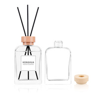 Bouteilles diffuseurs à roseaux en verre transparent de 100 ml et 200 ml en gros avec bâtonnets en rotin naturel et emballage prêt à la vente