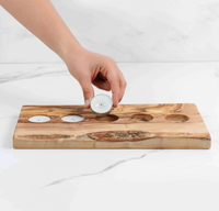 Lampe à thé artisanale en bois d'olivier de style rural. Convient à la décoration intérieure et peut accueillir 5 bougeoirs.