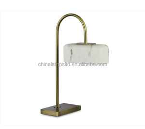 Lámpara de Mesa de Diseño Moderno de 55 cm con Interruptor de Encendido/Apagado, Cuerpo de Hierro y Aluminio en Dorado Mate, Fuente de Alimentación de CC, Bombilla E26, Iluminación para Proyectos Comerciales - Product Image 1