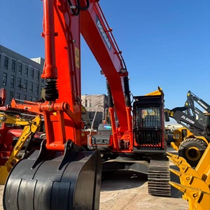 Excavatrice sur chenilles Doosan DX225LCA, couleur noire, équipement de construction robuste, garantie 1 an, capacité de la benne de 0,65 m³, machine de 22 000 kg - Product Image 4