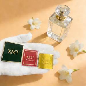 Étiquette métallique personnalisée durable et étanche 2025 pour flacons de parfum et de bougies de luxe, logo 3D gravé, emballage artisanal - Product Image 1