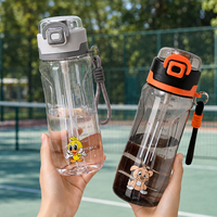 Bouteille d'eau sport réutilisable pour enfants de 600 ml avec fonction de pulvérisation, bouteille à boire mignonne en forme d'animal pour l'école, la salle de sport et les activités de plein air