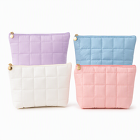 Pochette cosmétique matelassée à fermeture éclair, sac de maquillage portable imperméable, grande capacité, logo personnalisé, sac de rangement pour articles de toilette de voyage pour un usage quotidien