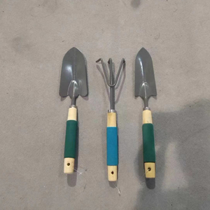 Ensemble d'outils de jardinage manuels pour enfants : éponge, <span class=keywords><strong>pelle</strong></span> à manche en bois, râteau, <span class=keywords><strong>pioche</strong></span>, fourche, mini et petits outils - Product Image 1