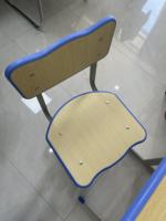 Meubles scolaires populaires, bureaux et chaises réglables en hauteur avec structure métallique et panneaux en bois