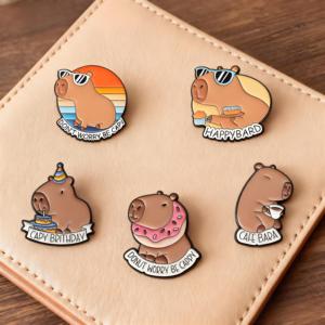 งานฝีมือโลหะสั่งทำ ป้ายติดเสื้อยอดนิยม เข็มกลัดติดเสื้อ โลหะผสมสังกะสี พิมพ์ UV เคลือบอีนาเมลนุ่ม - Product Image 4