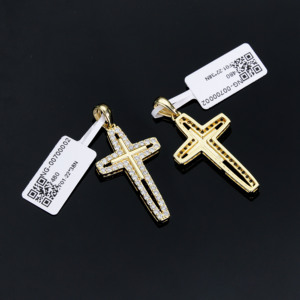 Colgante de cruz hueca de latón chapado en oro de 14K CM al por mayor, joyería de moda de lujo con piedra de circonita para hombre, ideal para fiestas. - Product Image 3