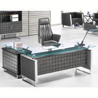 Bureau de direction moderne en verre, poste de travail informatique, mobilier high-tech pour espace de travail d'entreprise