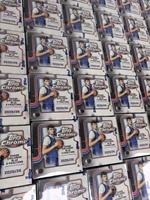 Venta al por mayor Spot 25-26 Caja colgante cromada NBA Mega Versión Colección de estrellas de baloncesto Juego de cartas coleccionables Caja de refuerzo