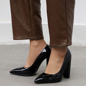 Zapatos de vestir de tacón grueso con punta en pico y parte superior reflectante para mujer, estilo slip-on, talla grande 43 - Product Image 6