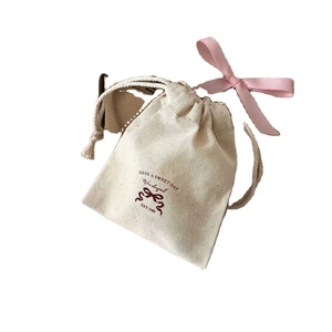 Pochette à bijoux en coton mousseline personnalisée avec logo, sacs en toile à cordon, sacs cadeaux réutilisables écologiques - Product Image 1