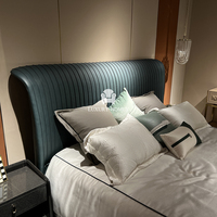 Ensemble de meubles de chambre à coucher Queen en cuir moderne haut de gamme et confortable avec coiffeuse en bois de bouleau et lit moelleux