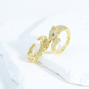 Anillo Abierto con <span class=keywords><strong>Diseño</strong></span> <span class=keywords><strong>de</strong></span> Cabeza <span class=keywords><strong>de</strong></span> Leopardo y Geométrico, Chapado en Oro <span class=keywords><strong>de</strong></span> 14K, Completamente Adornado con Circonitas, Joyería <span class=keywords><strong>de</strong></span> Lujo <span class=keywords><strong>de</strong></span> <span class=keywords><strong>Alta</strong></span> Calidad - Product Image 2