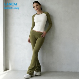 Conjunto Deportivo para Mujer, Top <span class=keywords><strong>con</strong></span> Mangas Raglán en Contraste, Pantalones de Cintura Alta y Corte Bootcut, Conjunto de Dos Piezas Personalizable - Product Image 1