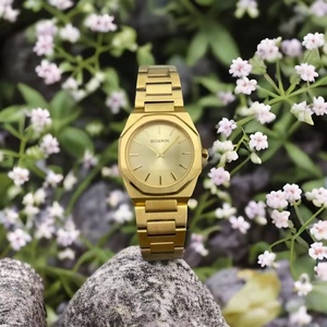 Reloj de Cuarzo para Mujer de 32 mm con Logotipo Personalizado, Brazalete de Acero Inoxidable en Oro de 22K, Reloj de Lujo para Dama, Modelo Mema, Delgado, Elegante y Ejecutivo - Product Image 6