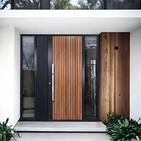 Portail de clôture de cour en aluminium avec serrure intelligente, panneau à grain de bois, design gravé CNC, portail d'entrée extérieur personnalisé pour villa et jardin